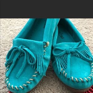 Adorable Minnetonka moccasins